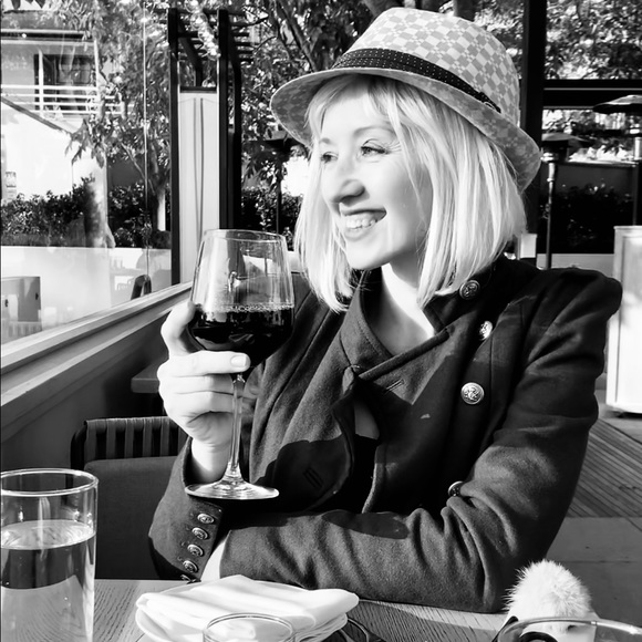 Meet ๐ฆ Inna Jay ๐ฆ ~ Posh Ambassador mom & daughter team closet staff ๐ฏโโ๏ธ - Picture 8 of 11